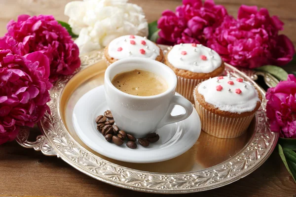 Tasse Kaffee, Muffins — Stockfoto