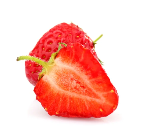 Fresas maduras aisladas en blanco — Foto de Stock