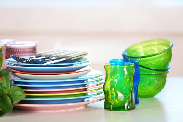 Clean plates, glasses and cutlery — Stock Photo, Image