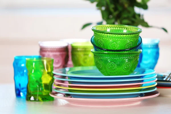 Clean plates, glasses and cutlery — Stock Photo, Image