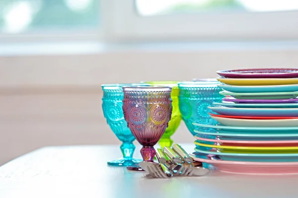 Clean plates, glasses and cutlery — Stock Photo, Image