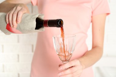 kadın dökme şarap
