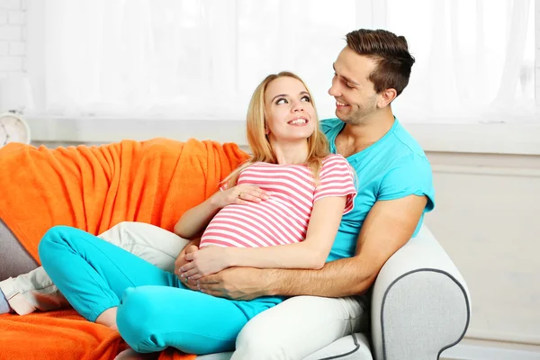 Young pregnant woman with husband — Stock Photo, Image