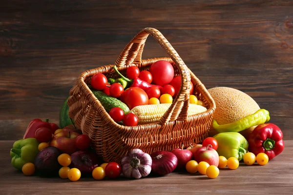 Heap of fresh fruits and vegetables — Stock Photo, Image