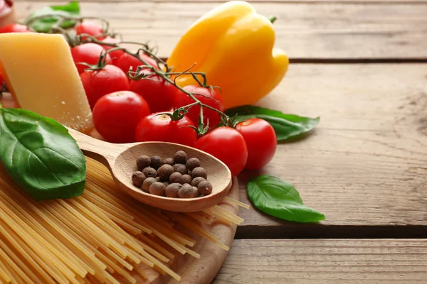 Espaguetis de pasta con tomates — Foto de Stock