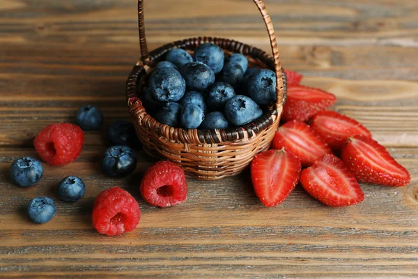 Tasty ripe berries in basket — Stock Photo, Image