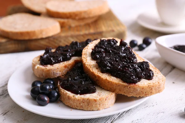 Toast fresco con burro — Foto Stock