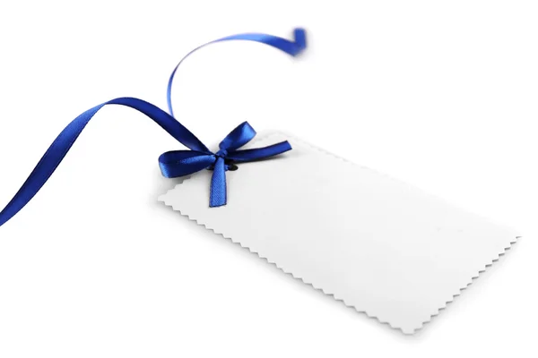 空白的礼品标签上白色孤立的蝴蝶结 — 图库照片