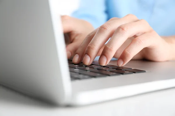 Hands typing on keyboard — Stock Photo, Image