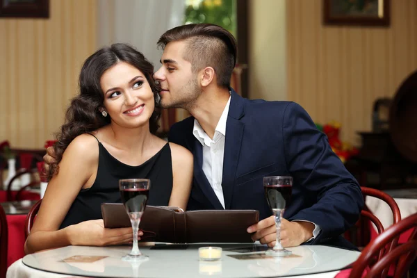 Casal jovem atraente — Fotografia de Stock