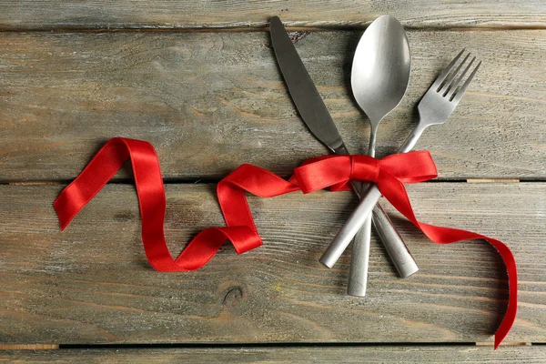 Cutlery tied with ribbon — Stock Photo, Image