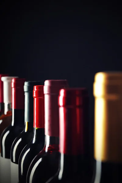 Botellas de vino diferentes — Foto de Stock