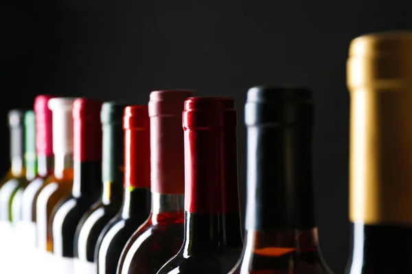 Botellas de vino diferentes — Foto de Stock