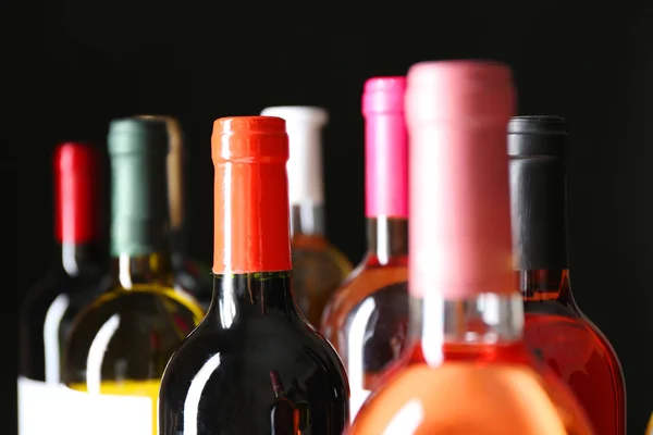 Garrafas de vinho diferentes — Fotografia de Stock