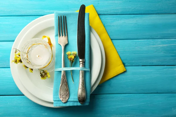 Summer table setting  on color wooden background — Stock Photo, Image
