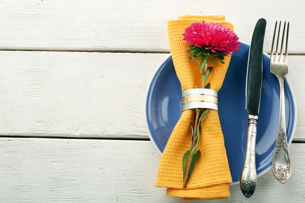 Summer table setting  on color wooden background — Stock Photo, Image