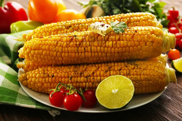 Appetitlich gegrillter Mais — Stockfoto