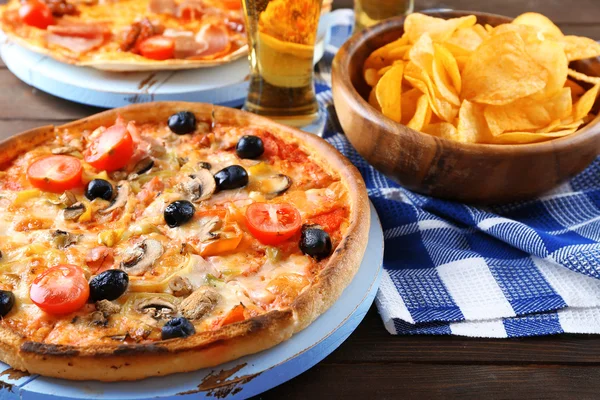 Pizza served with beer — Stock Photo, Image