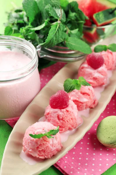 Watermelon ice cream in bowl — Stock Photo, Image