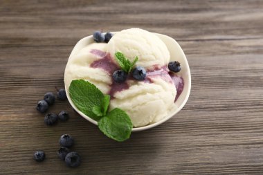 Vanilyalı dondurma bir kase