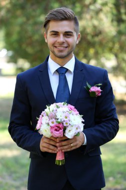 Damat Düğün buketi holding  