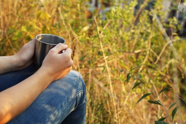 Elinde metal turistik Kupası