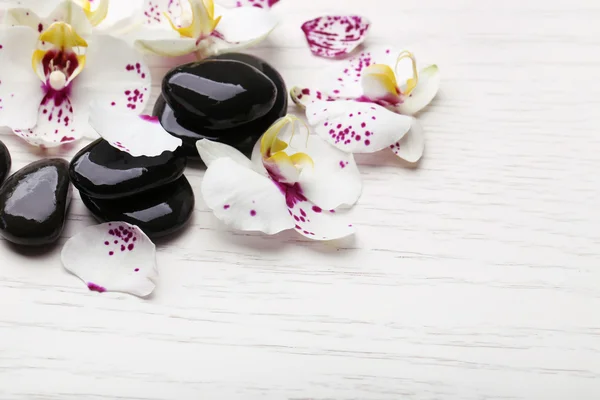 Orchid and zen stones — Stock Photo, Image