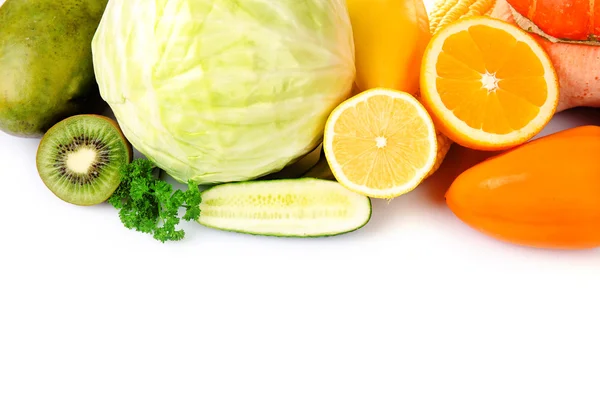 Ovoce a zelenina izolované na bílém — Stock fotografie