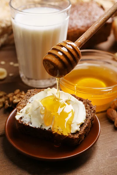 Desayuno saludable con pan — Foto de Stock