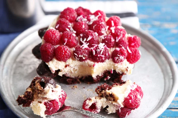 Sweet cake with raspberries — Stock Photo, Image