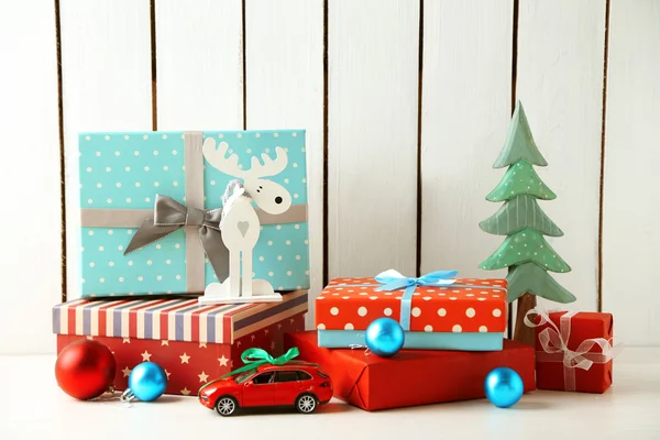 Regalos y decoraciones navideñas —  Fotos de Stock