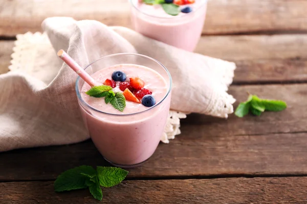Čerstvý jahodový jogurt — Stock fotografie