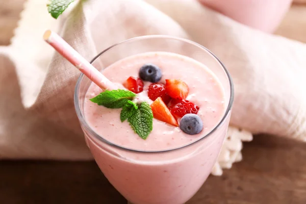Fresh strawberry yogurt — Stock Photo, Image