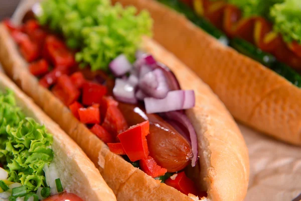 Hot dogs et légumes — Photo