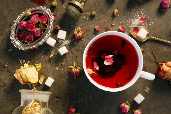 Taza de té de rosa con azúcar — Foto de Stock