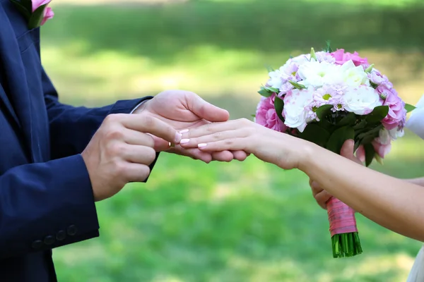 Groom wears ring bride outdoors — Stock Photo, Image