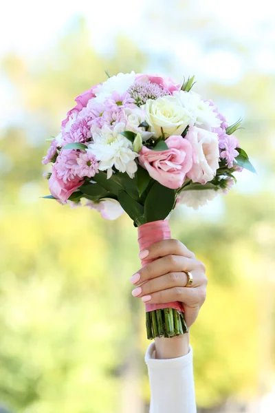 Beautiful wedding bouquet in hands of bride — Stock Photo, Image