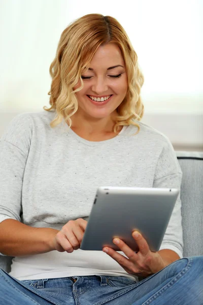 Beautiful woman with fresh fruits — Stock Photo, Image