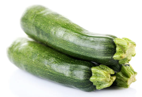 Frische Zucchini isoliert auf weiß — Stockfoto