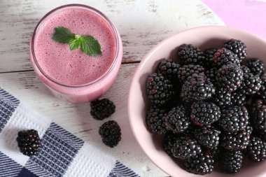 Böğürtlen ile lezzetli berry güler yüzlü