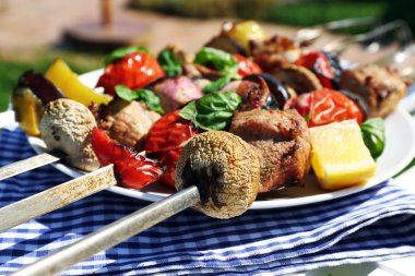 Barbekü tabak portre üzerinde