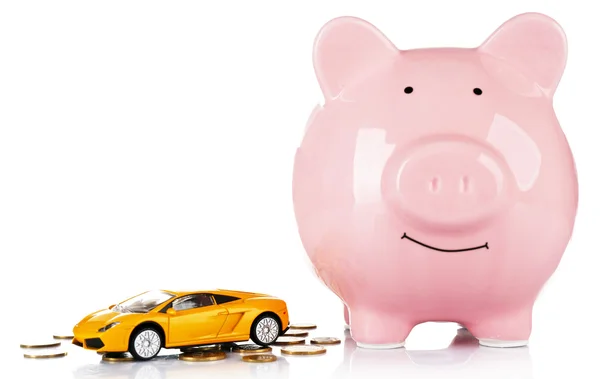 Piggy bank met auto speelgoed en munten rond, geïsoleerd op wit — Stockfoto