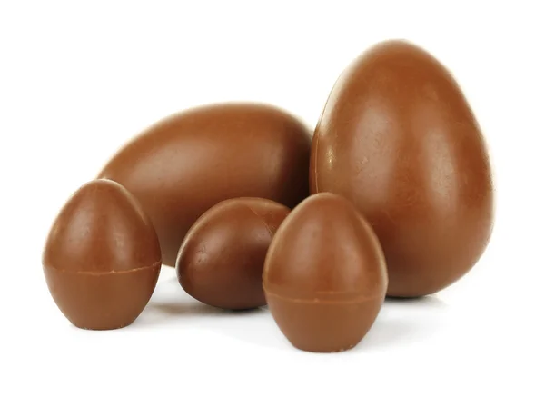 Oeufs de Pâques en chocolat isolés sur blanc — Photo