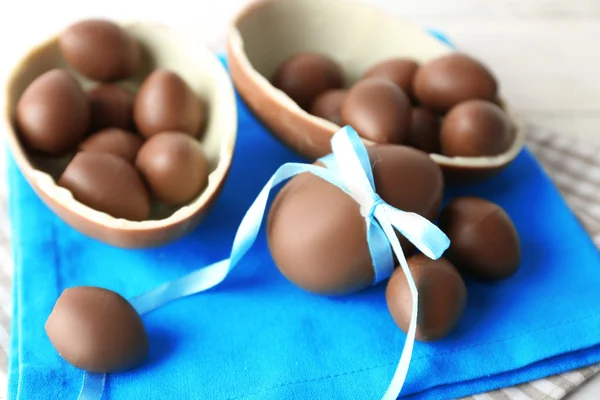 Chocolate Easter eggs on white wooden background — Stock Photo, Image