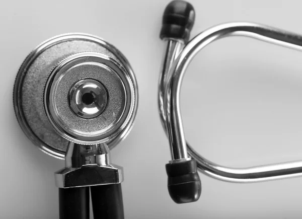 Stetoskop close-up na šedém pozadí — Stock fotografie