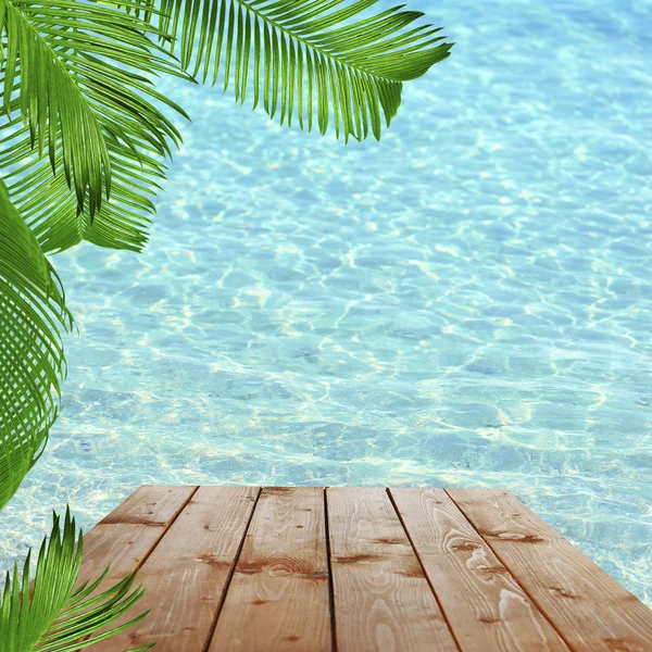 Mesa de madera con paraíso tropical — Foto de Stock
