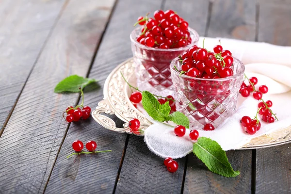 Fresh red currants in glasses on table close up — Stock Photo, Image