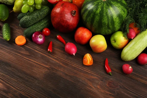 Heap of fruits and vegetables on wooden background — Stock Photo, Image