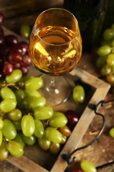 Grape with wine glass — Stock Photo, Image