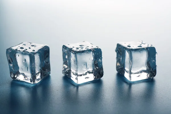 Perfect ice cubes in a row on grey background, close up — Stock Photo, Image